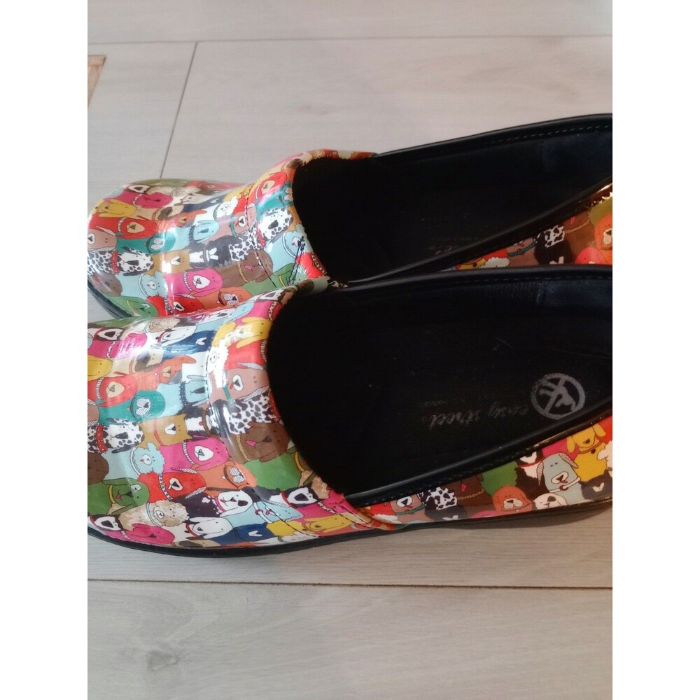 Easy Street Clogs with Colorful Dog Print Size 11 Wide VGUC - Picture 4 of 6